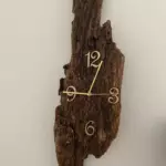 Horloge sur bois flotté